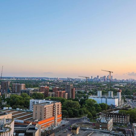 Amazing London City Skyline View & Transport Links Barking  Exteriér fotografie