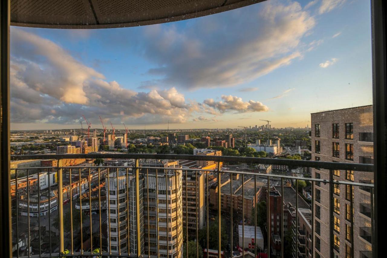Amazing London City Skyline View & Transport Links Barking  Exteriér fotografie