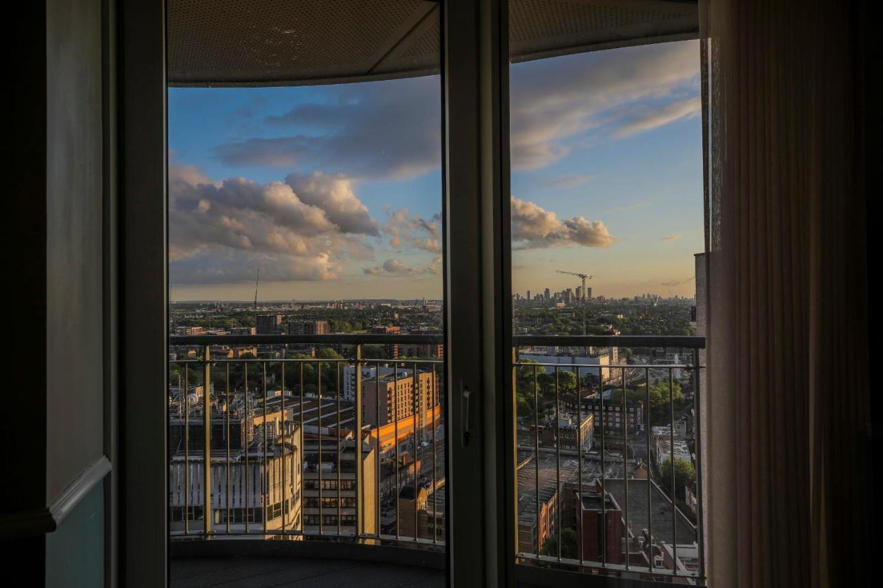 Amazing London City Skyline View & Transport Links Barking  Exteriér fotografie